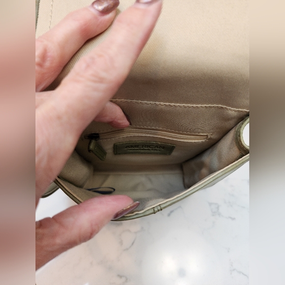AMERICAN LEATHER CO Compact Leather Crossbody Bag in Sage. EUC - Picture 7 of 14